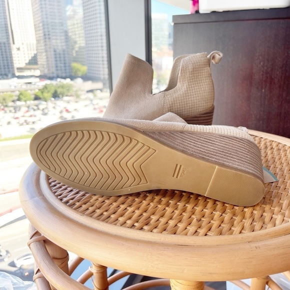 Toms Kallie Suede Round Toe Western Wedge Ankle Boots Size 9.5 - Picture 3 of 4